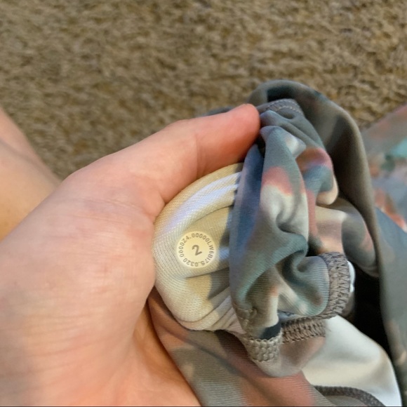 Lululemon Wunder under scalloped crops - Picture 5 of 5